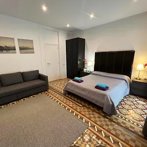 Rooms On Balmes Bed & Breakfast