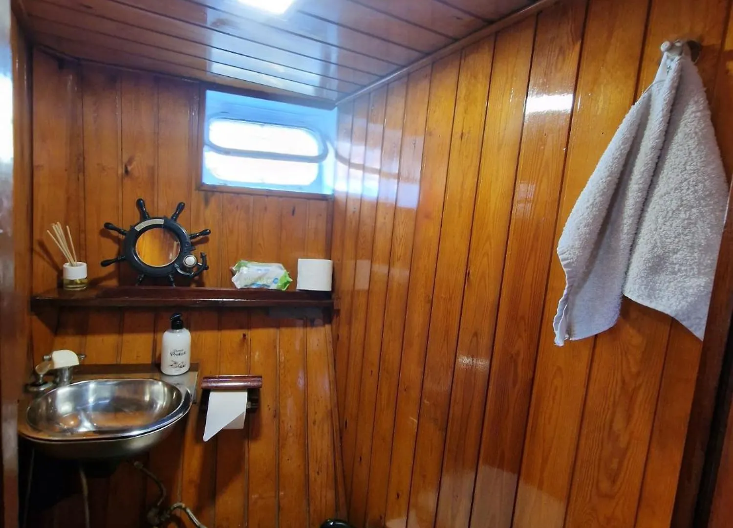 Botel Classic Boat Barcelona
